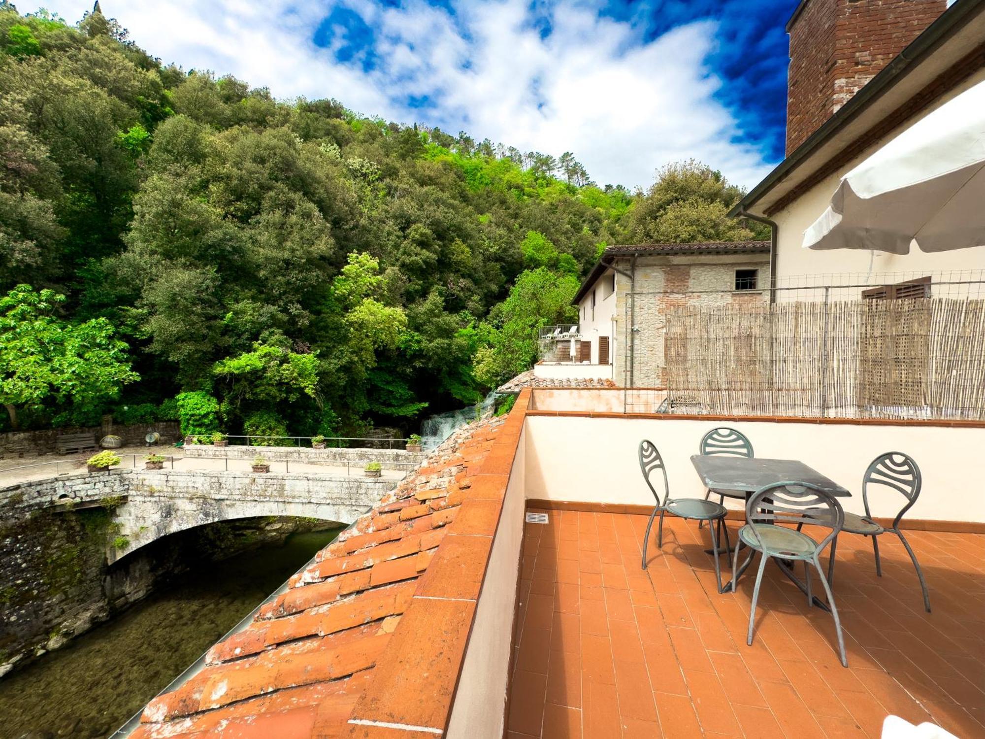 La Ferriera Exclusive Resort - Pool & Waterfall Loro Ciuffenna Bagian luar foto