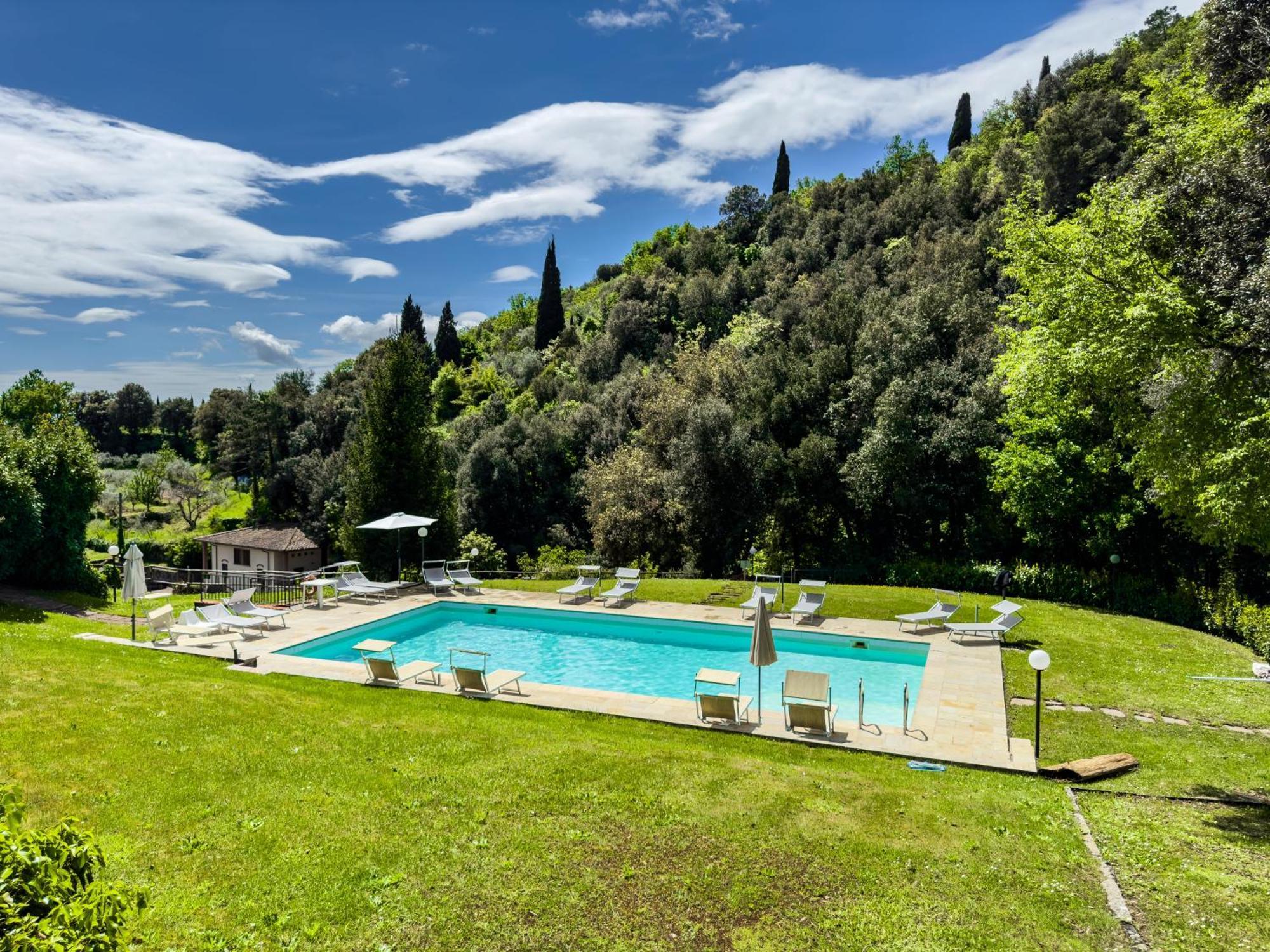 La Ferriera Exclusive Resort - Pool & Waterfall Loro Ciuffenna Bagian luar foto