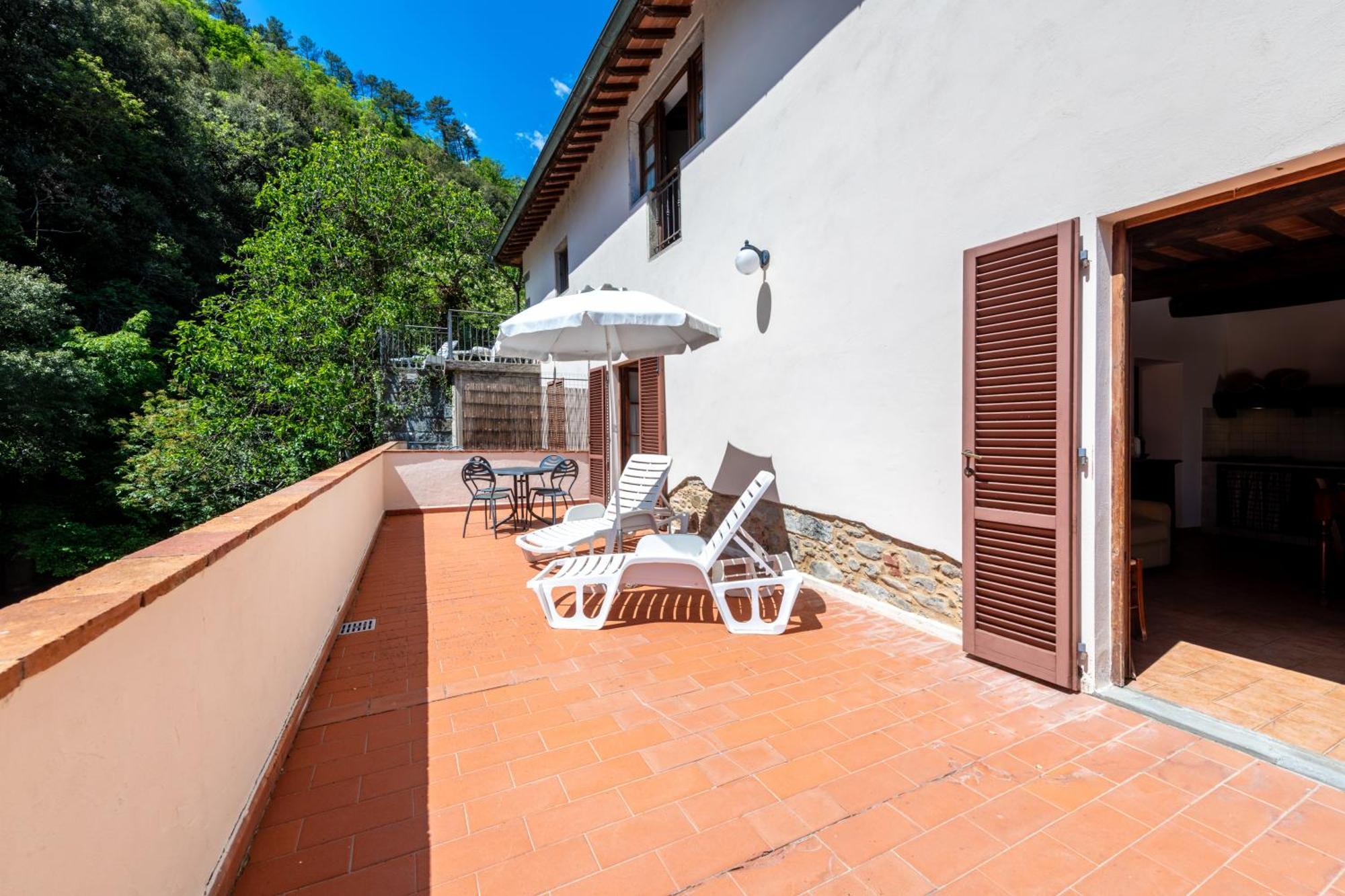 La Ferriera Exclusive Resort - Pool & Waterfall Loro Ciuffenna Bagian luar foto