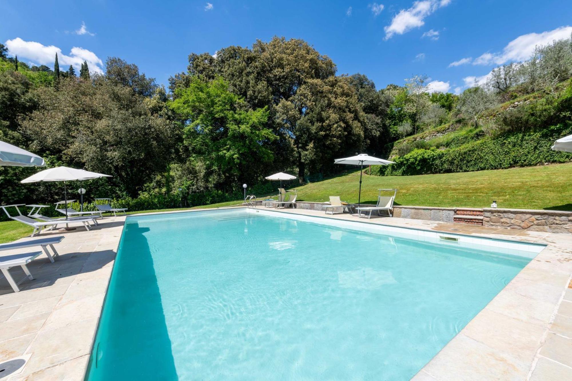La Ferriera Exclusive Resort - Pool & Waterfall Loro Ciuffenna Bagian luar foto
