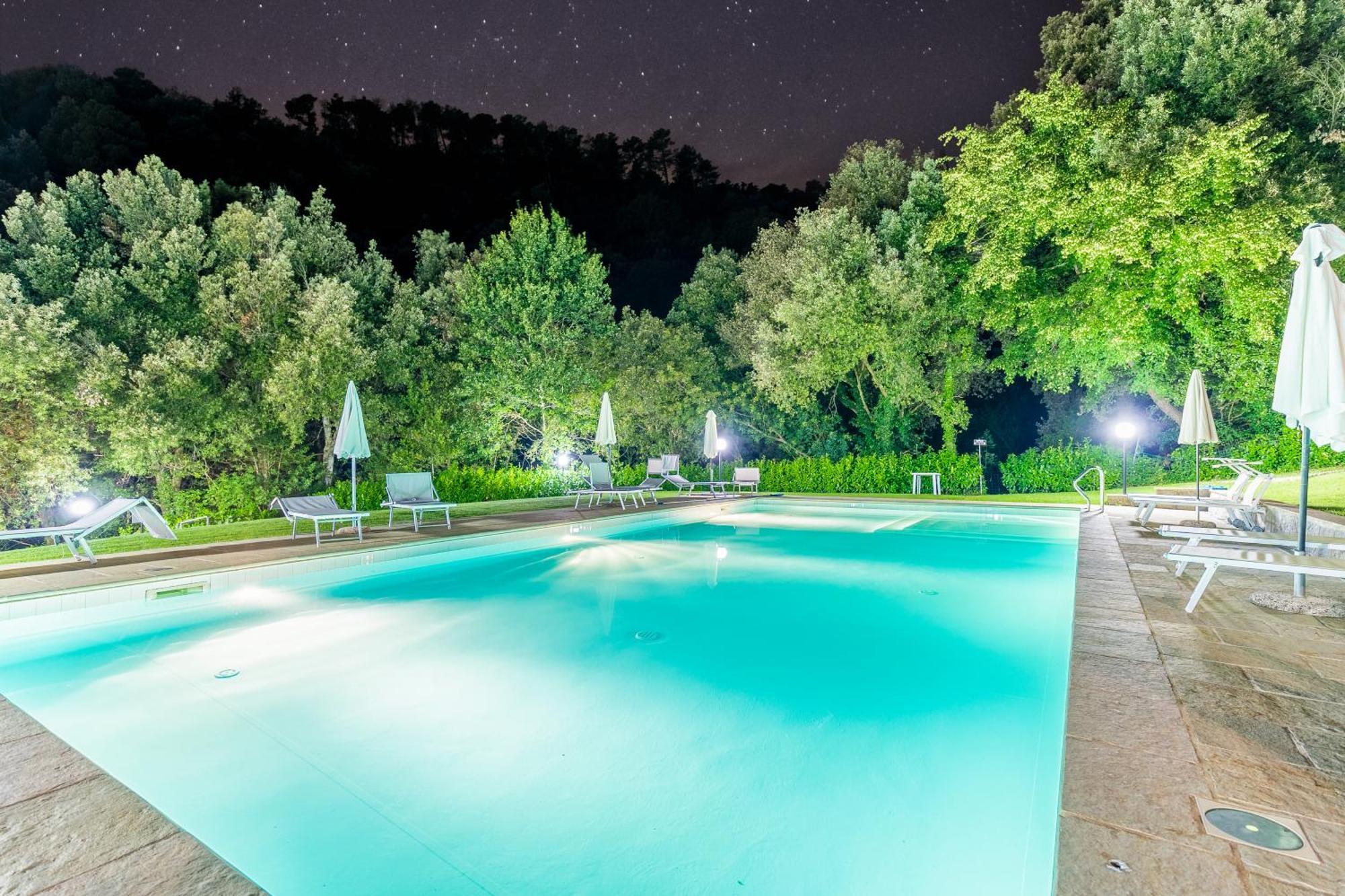 La Ferriera Exclusive Resort - Pool & Waterfall Loro Ciuffenna Bagian luar foto